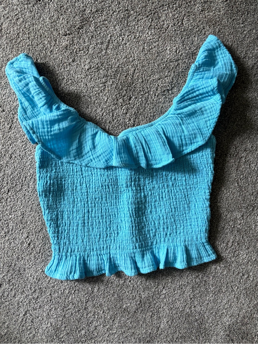 American Eagle XS
Blue Ruffled Smocked Crop Top -